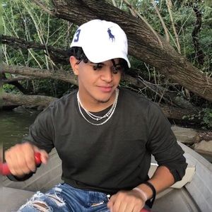 Meet your Posher, Carlos